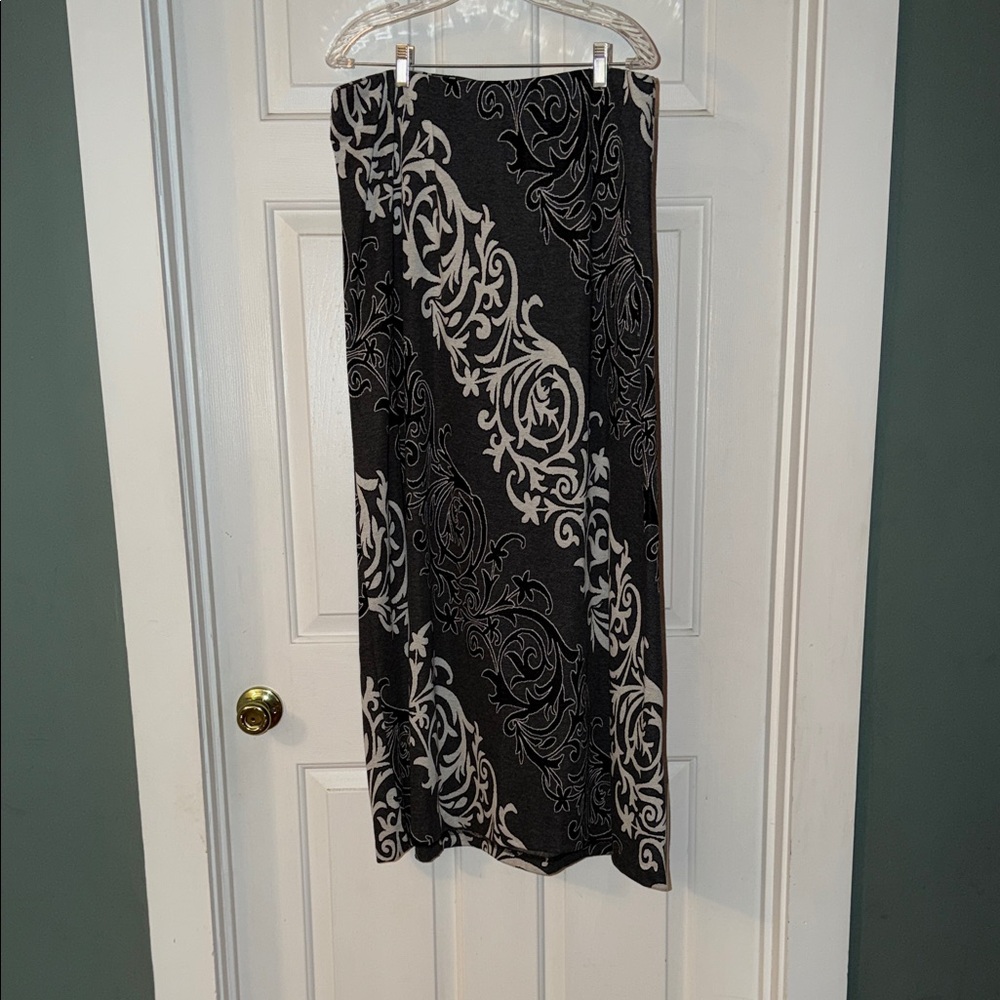 ECI Black and Cream Patterned Maxi Skirt